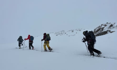 İsviçre’deki kayak turu maceram: fırtına şiddetlendi ve gözlüklerim dondu |  Kayak tatili